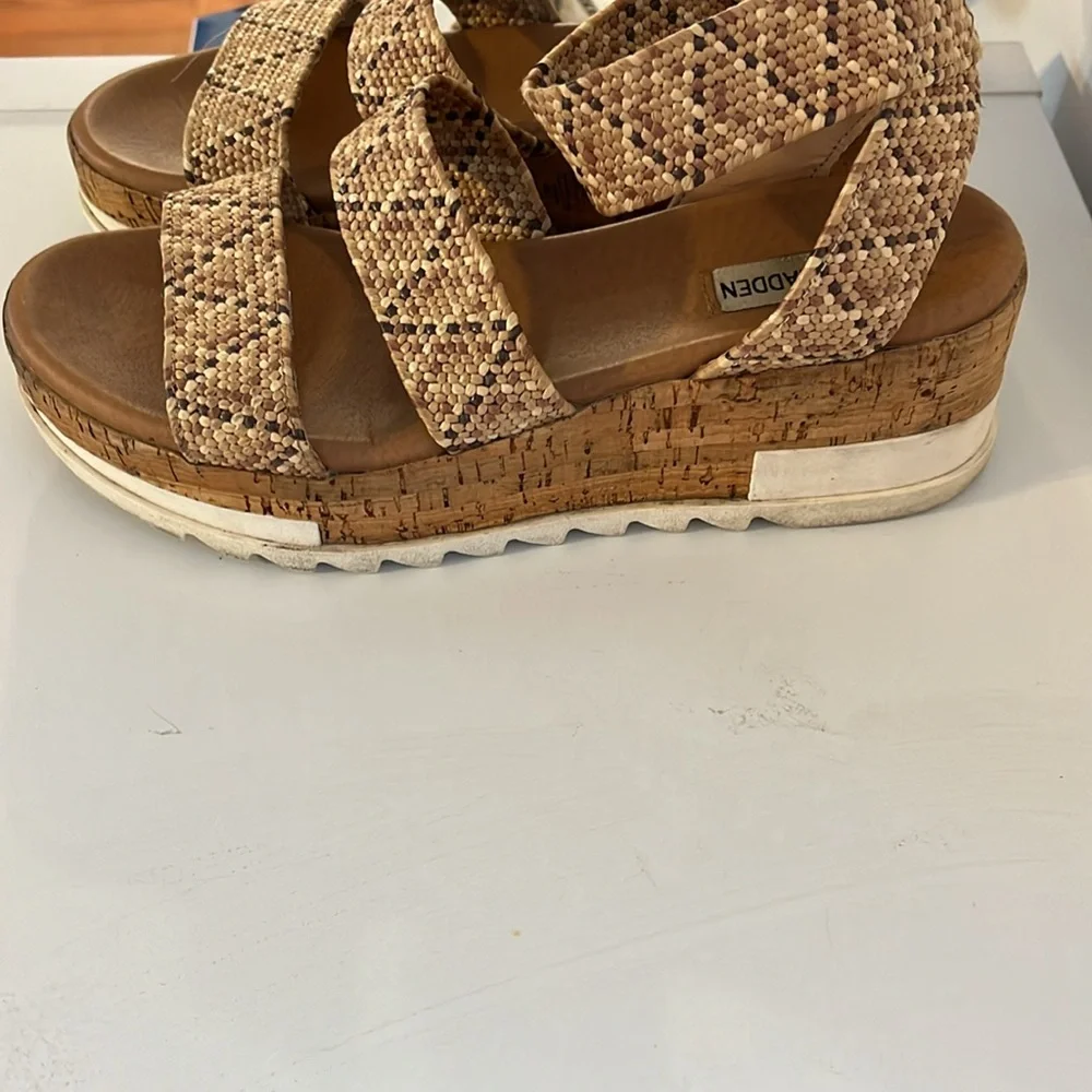 STEVE MADDEN PLATFORM SANDALS SIZE 7.5